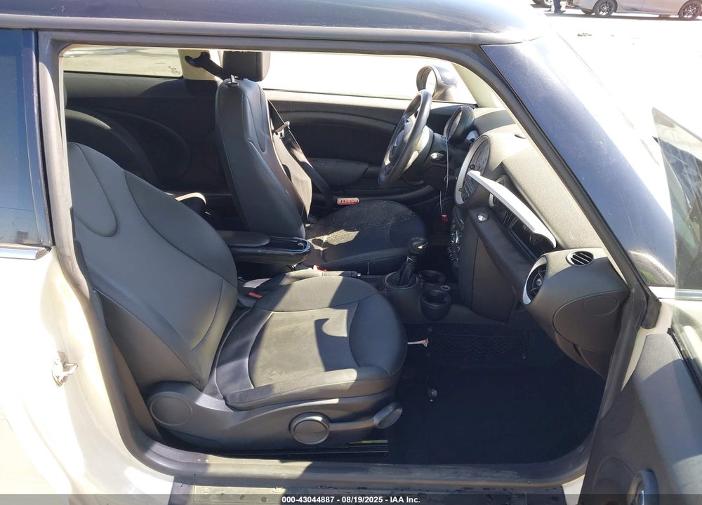 2013 MINI HARDTOP COOPER VIN: WMWSU3C56DT689386