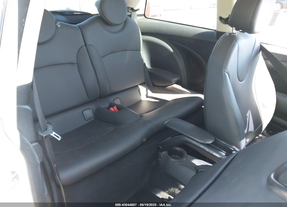 2013 MINI HARDTOP COOPER VIN: WMWSU3C56DT689386