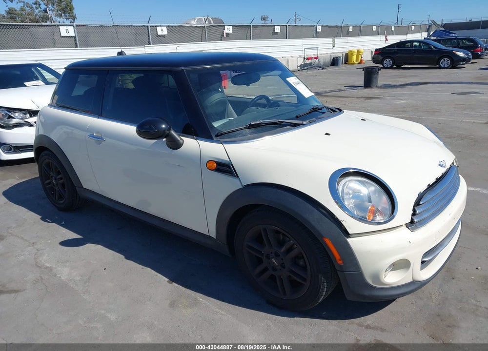 2013 MINI HARDTOP COOPER VIN: WMWSU3C56DT689386