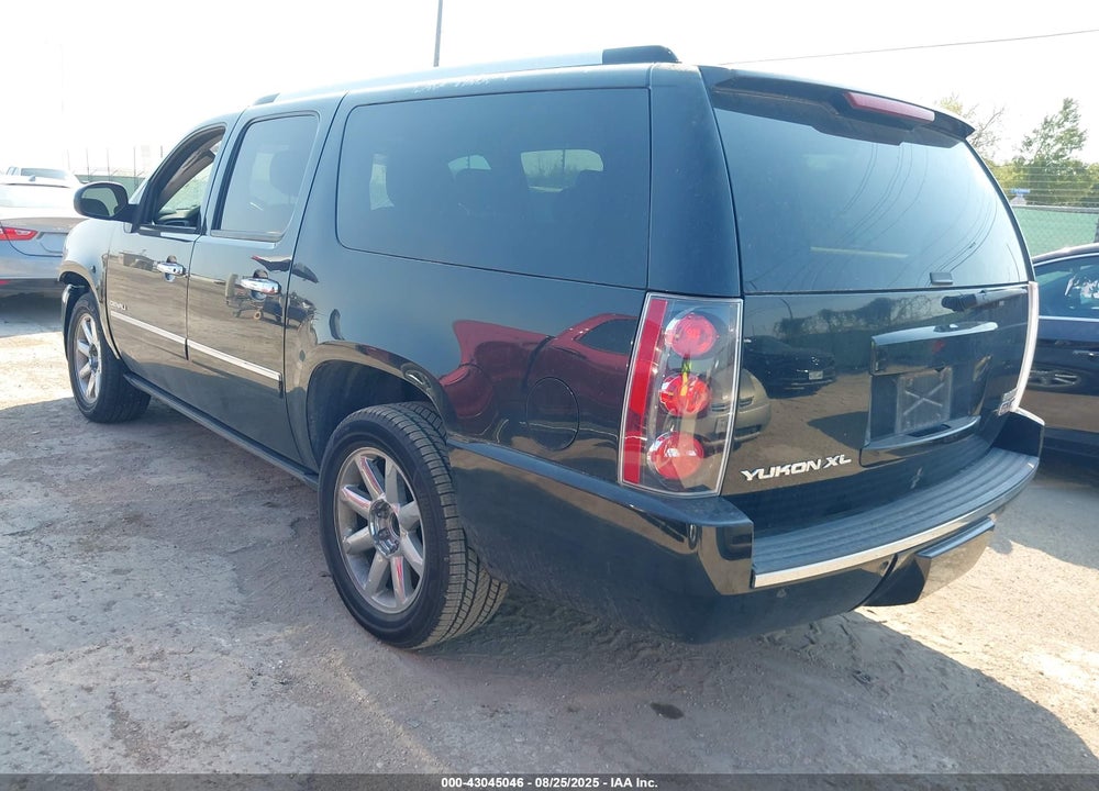 2014 GMC YUKON XL 1500 DENALI VIN: 1GKS1MEF0ER155942