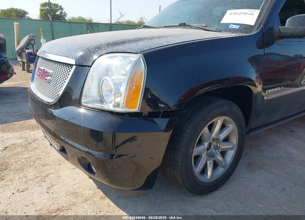 2014 GMC YUKON XL 1500 DENALI VIN: 1GKS1MEF0ER155942