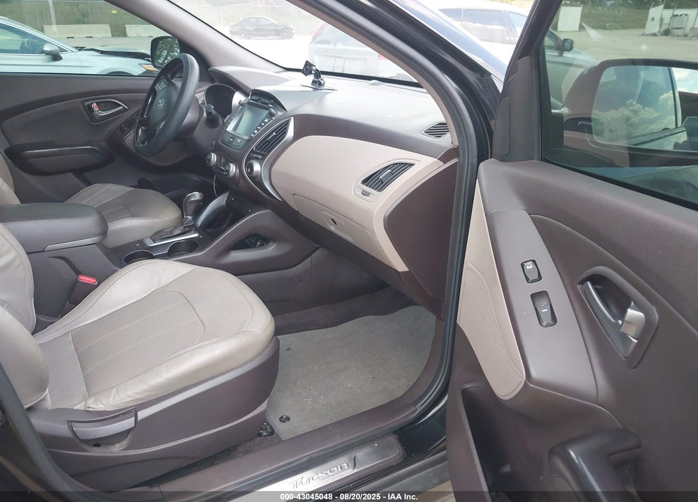 2015 HYUNDAI TUCSON VIN: KM8JUCAG4FU960179