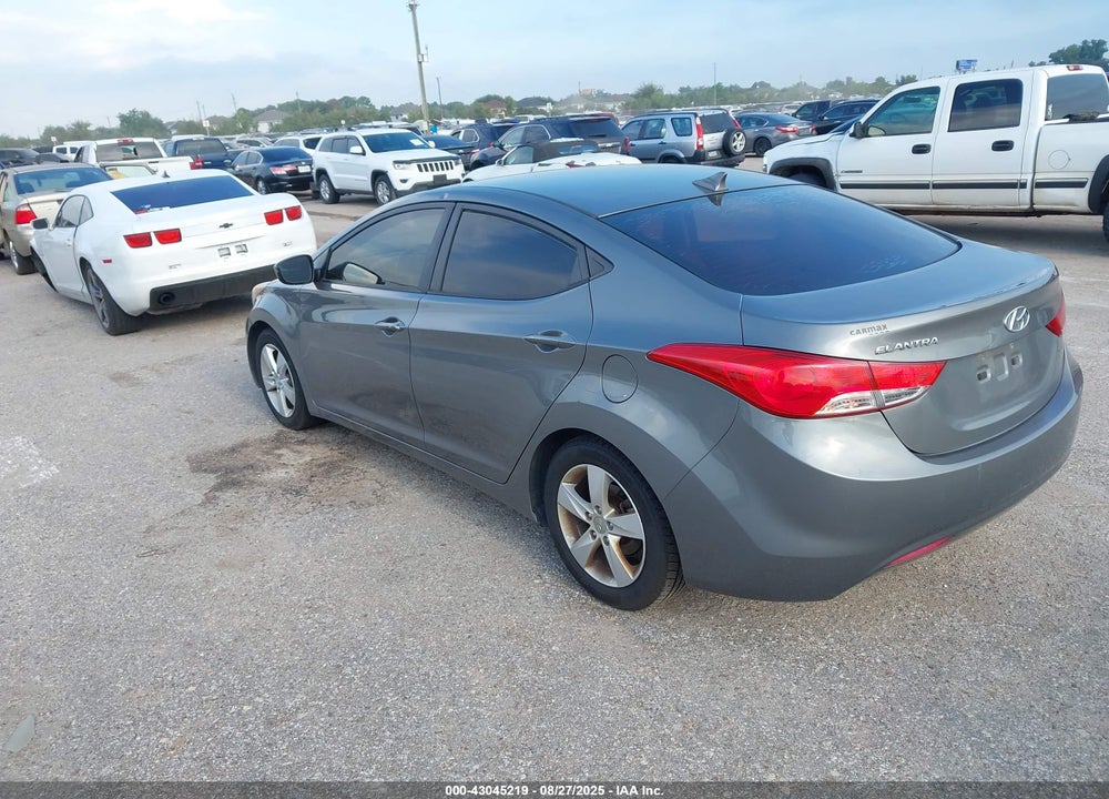 2013 HYUNDAI ELANTRA VIN: 5NPDH4AE7DH361553