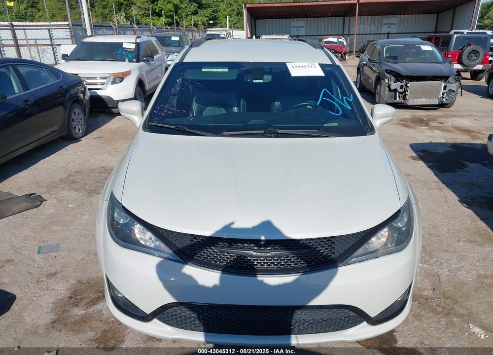 2020 CHRYSLER PACIFICA TOURING L VIN: 2C4RC1BG4LR250527