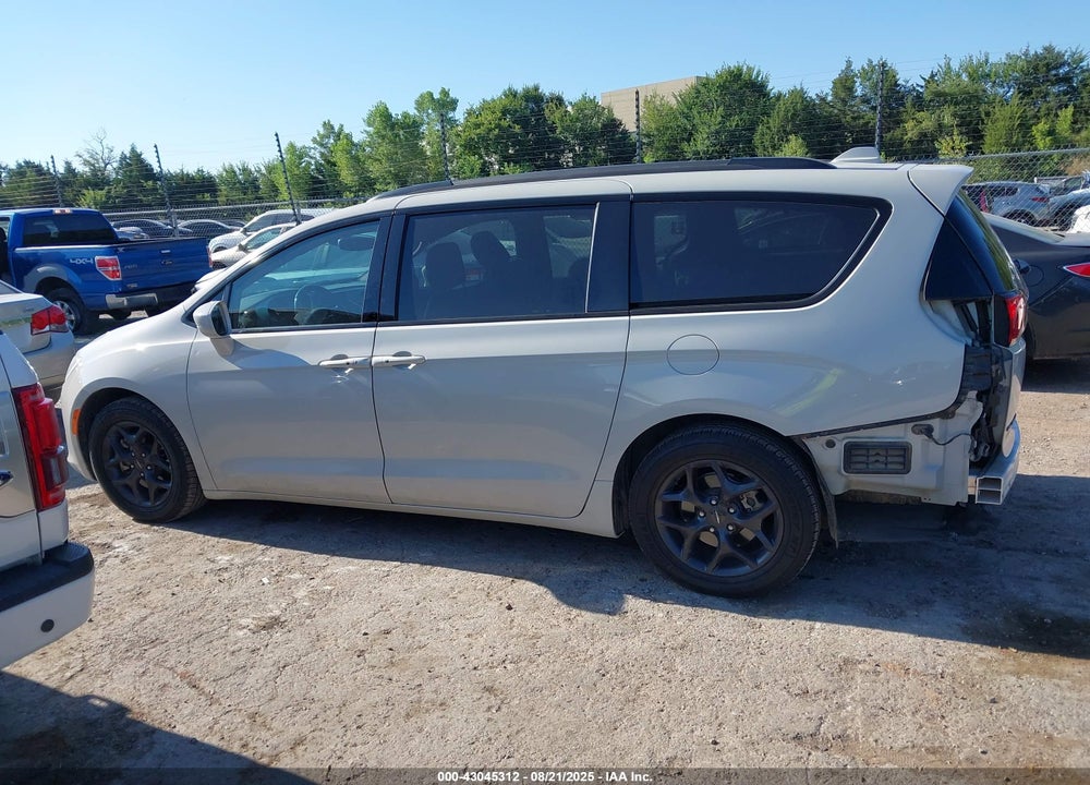 2020 CHRYSLER PACIFICA TOURING L VIN: 2C4RC1BG4LR250527