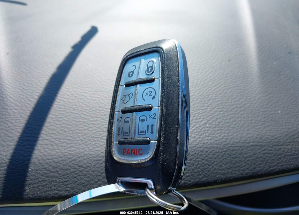 2020 CHRYSLER PACIFICA TOURING L VIN: 2C4RC1BG4LR250527