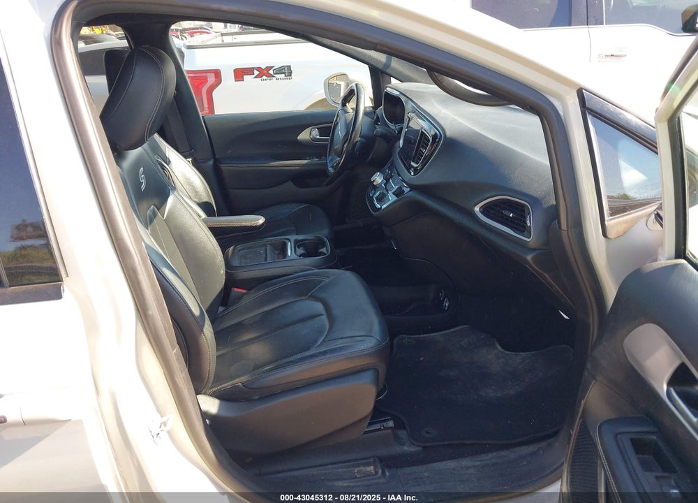 2020 CHRYSLER PACIFICA TOURING L VIN: 2C4RC1BG4LR250527