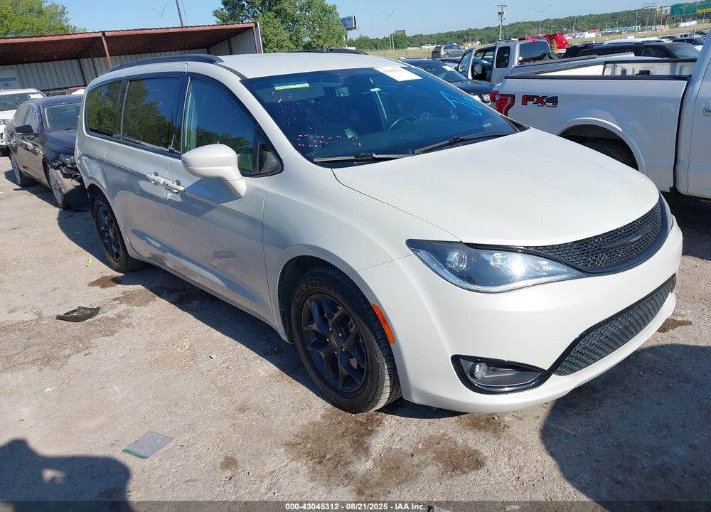 2020 CHRYSLER PACIFICA TOURING L VIN: 2C4RC1BG4LR250527