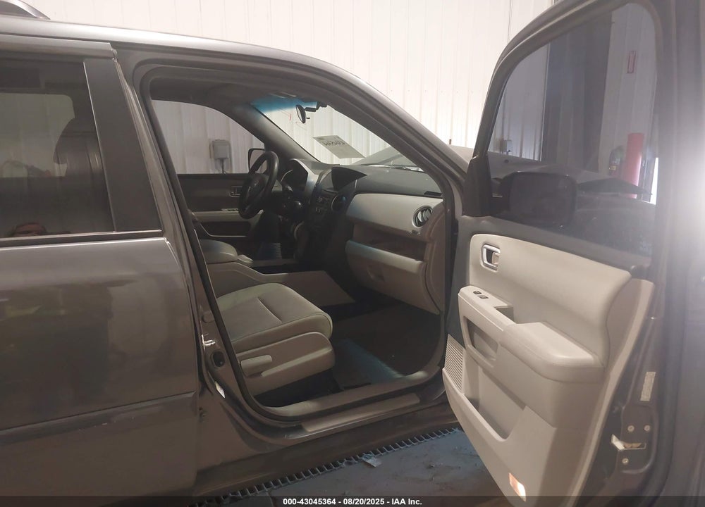 2012 HONDA PILOT EX VIN: 5FNYF4H41CB036320