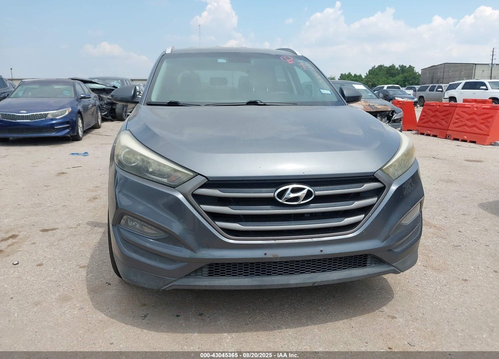 2016 HYUNDAI TUCSON SE VIN: KM8J33A42GU069382