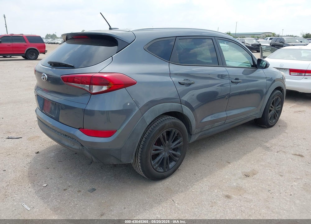 2016 HYUNDAI TUCSON SE VIN: KM8J33A42GU069382