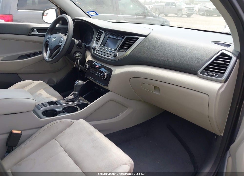 2016 HYUNDAI TUCSON SE VIN: KM8J33A42GU069382