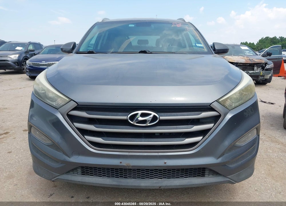 2016 HYUNDAI TUCSON SE VIN: KM8J33A42GU069382