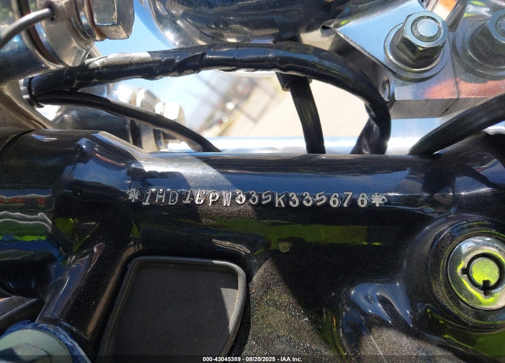2005 HARLEY-DAVIDSON FXDWGI VIN: 1HD1GPW335K335676