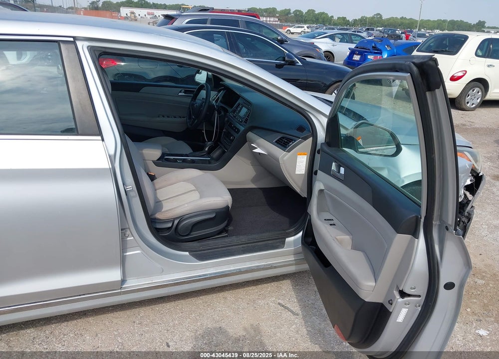 2016 HYUNDAI SONATA VIN: KMHE24L17GA040507