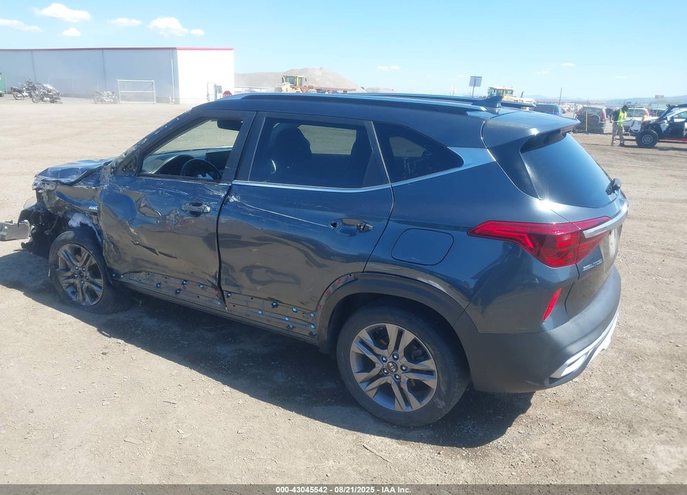 2021 KIA SELTOS VIN: KNDEUCAA8M7071320