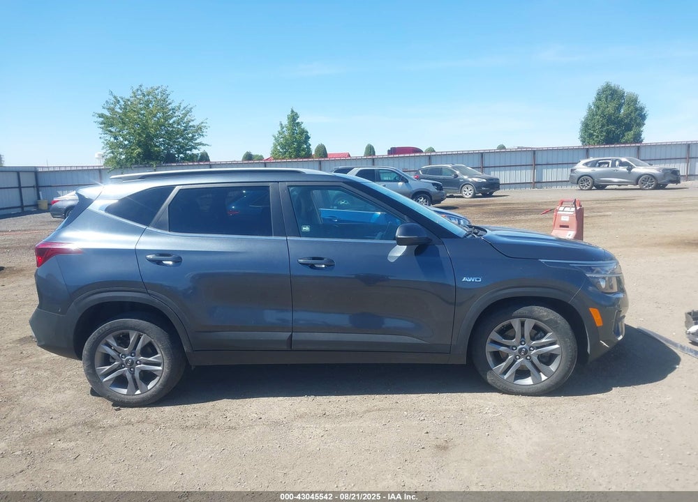 2021 KIA SELTOS VIN: KNDEUCAA8M7071320