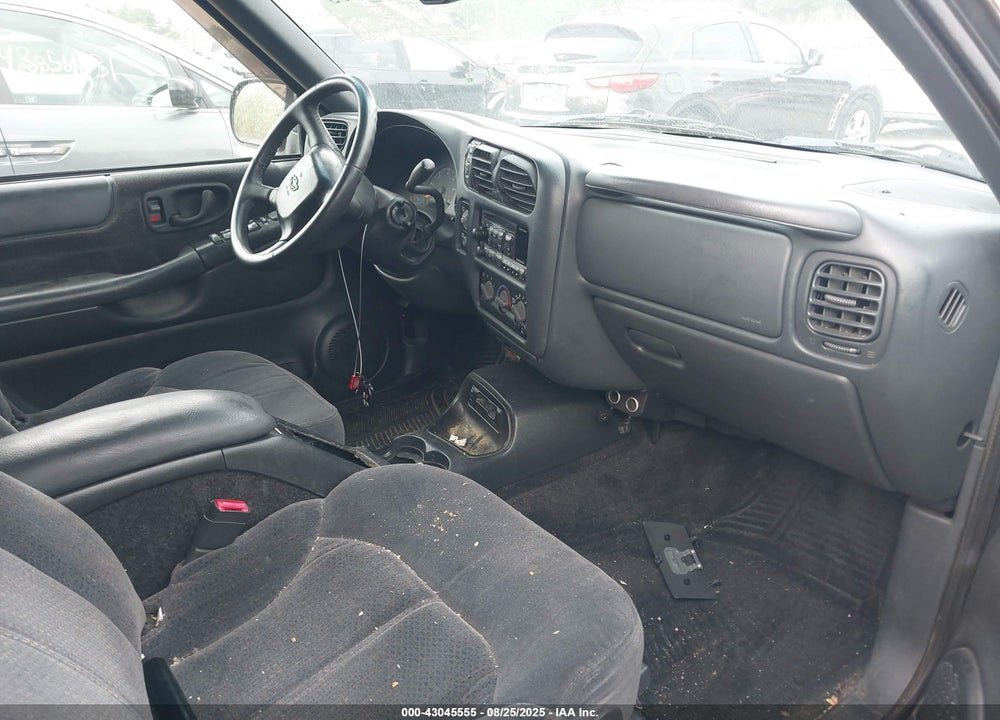 2001 CHEVROLET BLAZER LT VIN: 1GNDT13W512162458
