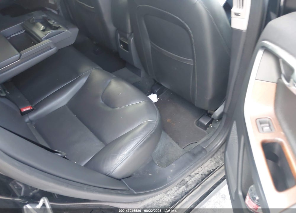 2017 VOLVO XC60 VIN: YV440MDU7H2005411