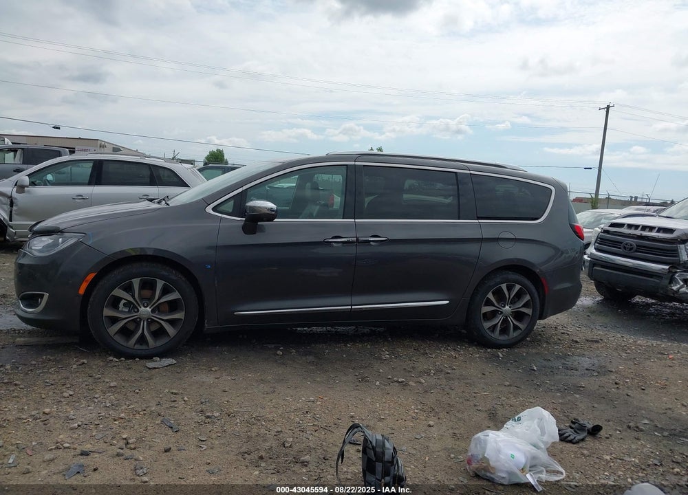2018 CHRYSLER PACIFICA VIN: 2C4RC1GG3JR110037