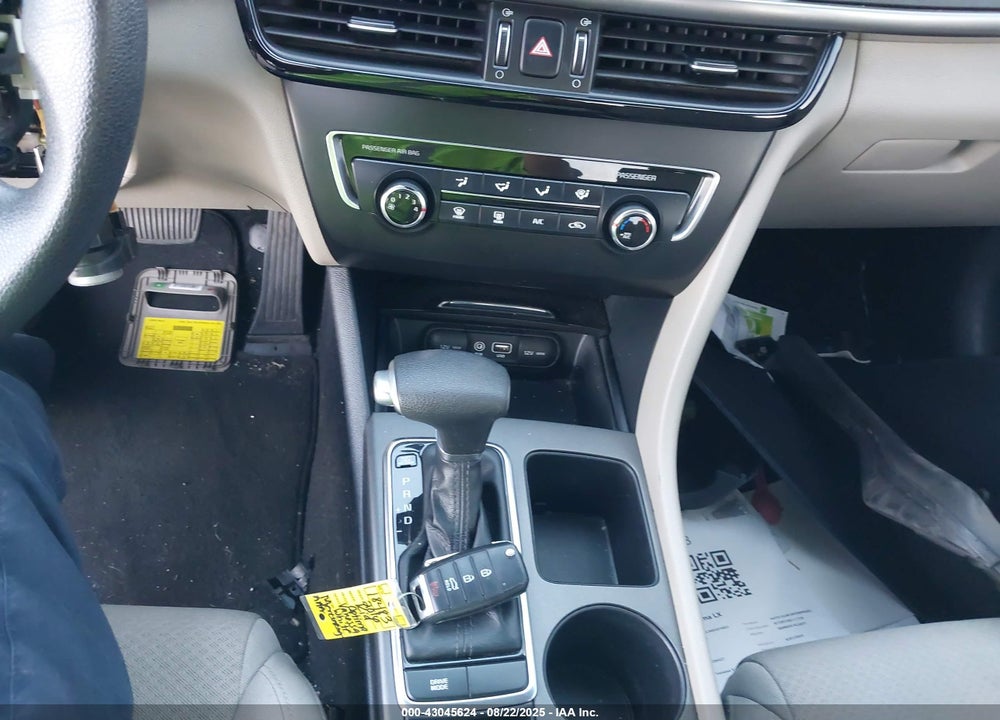 2016 KIA OPTIMA VIN: KNAGT4L36G5074021