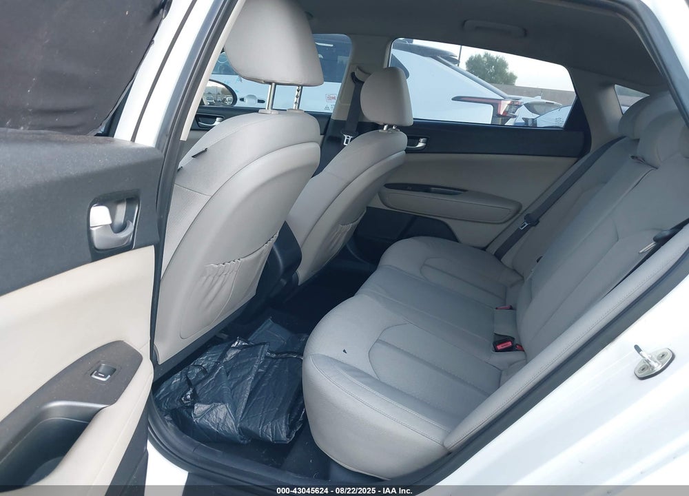 2016 KIA OPTIMA VIN: KNAGT4L36G5074021