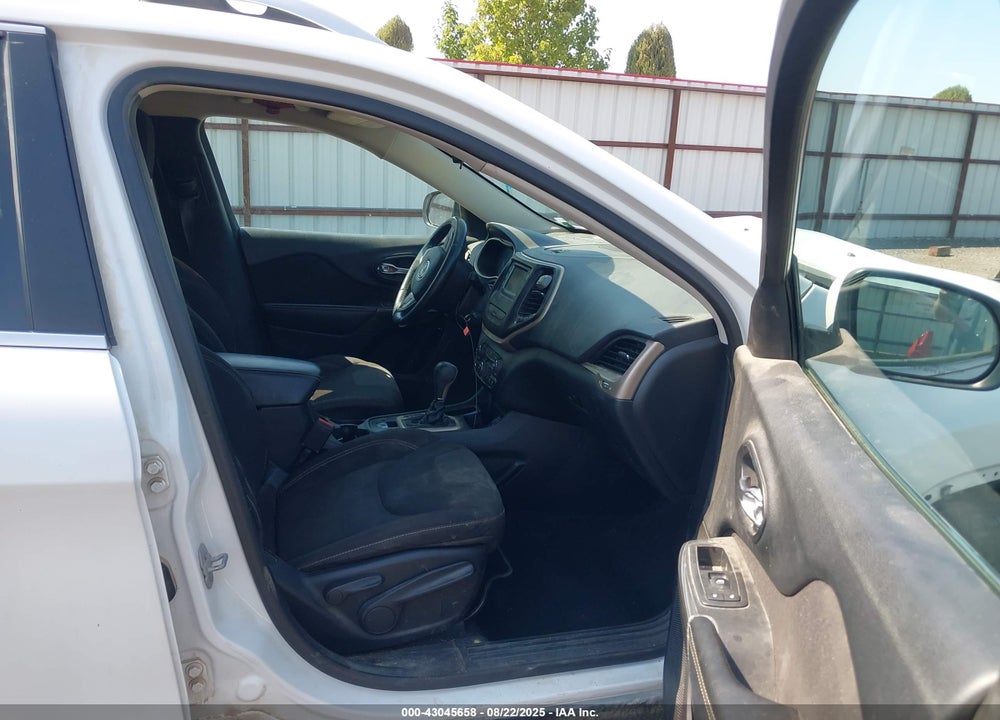 2015 JEEP CHEROKEE VIN: 1C4PJMCB2FW744253