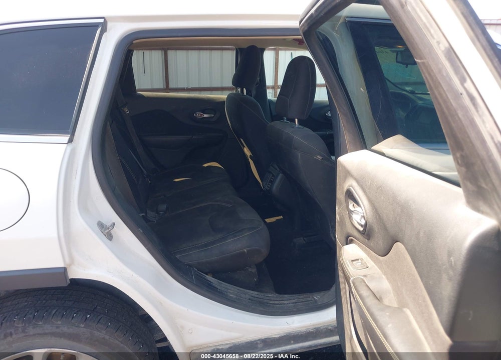 2015 JEEP CHEROKEE VIN: 1C4PJMCB2FW744253