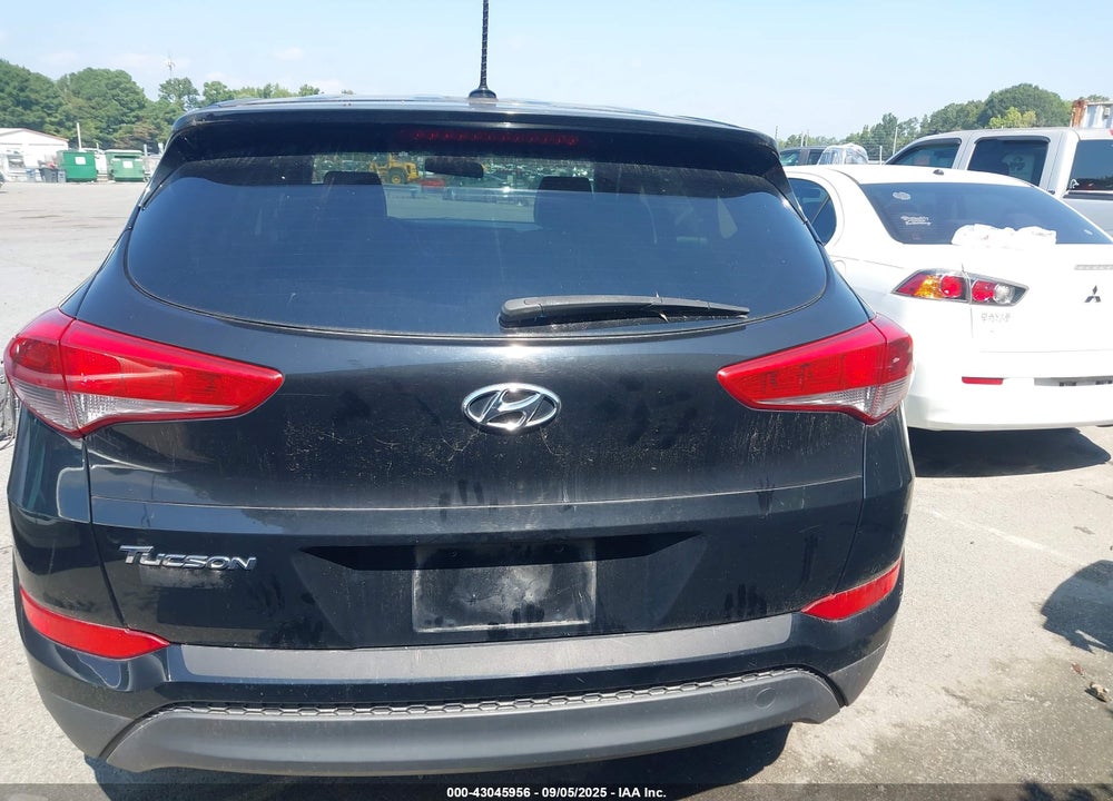 2017 HYUNDAI TUCSON VIN: KM8J23A49HU458878