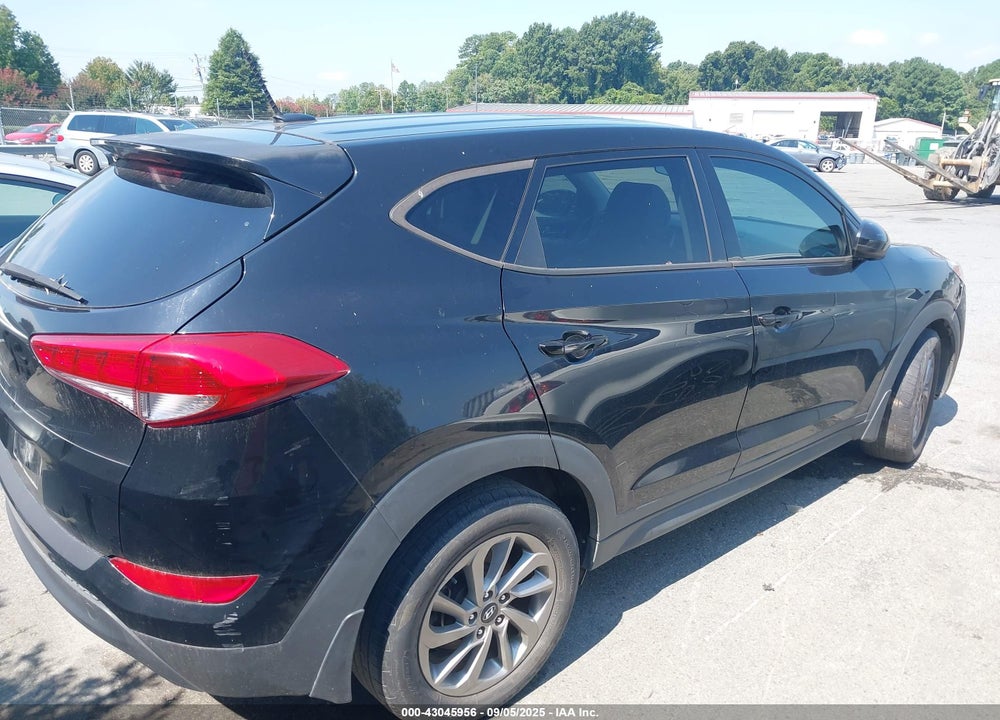 2017 HYUNDAI TUCSON VIN: KM8J23A49HU458878