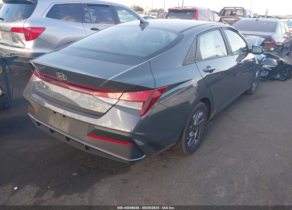 2024 HYUNDAI ELANTRA VIN: KMHLM4DG4RU777668