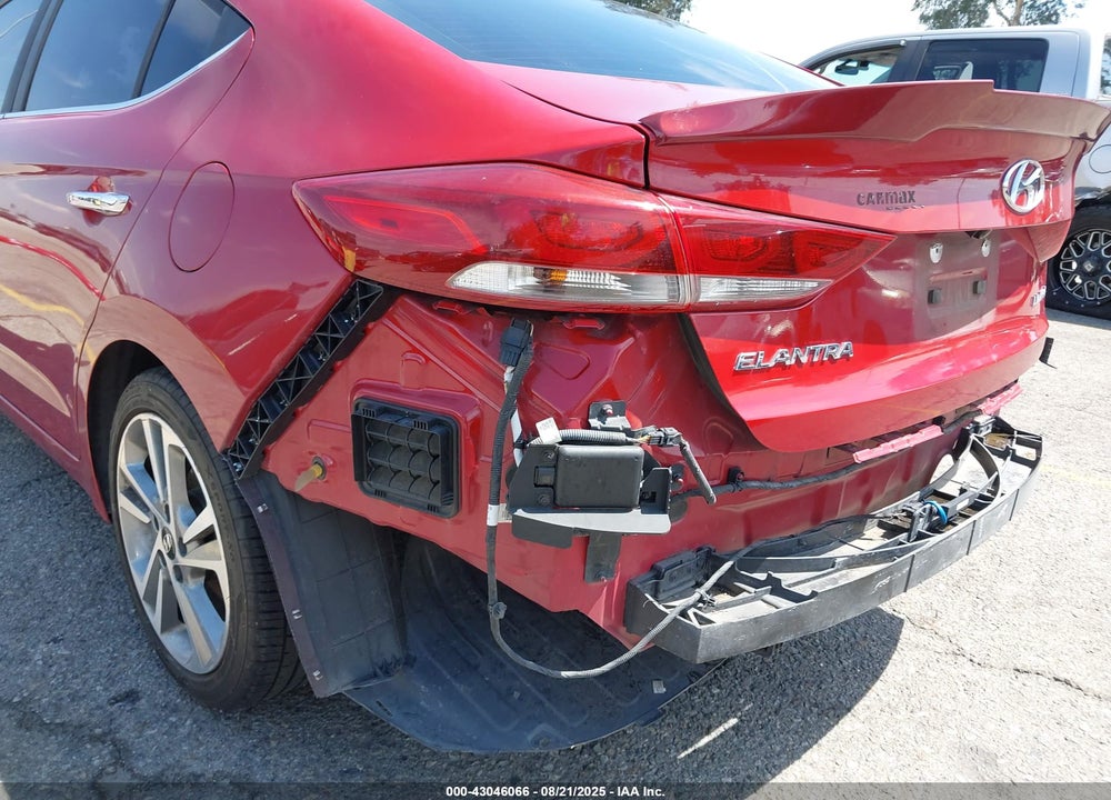 2017 HYUNDAI ELANTRA VIN: KMHD84LFXHU160887