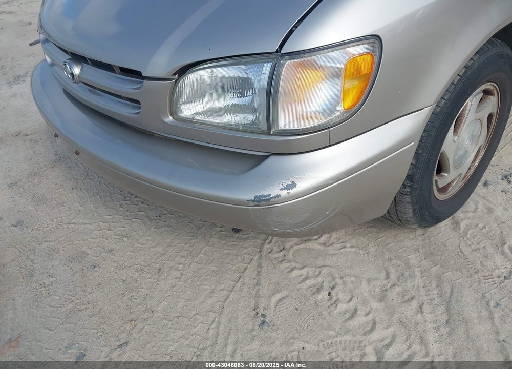 2000 TOYOTA SIENNA XLE VIN: 4T3ZF13CXYU245588