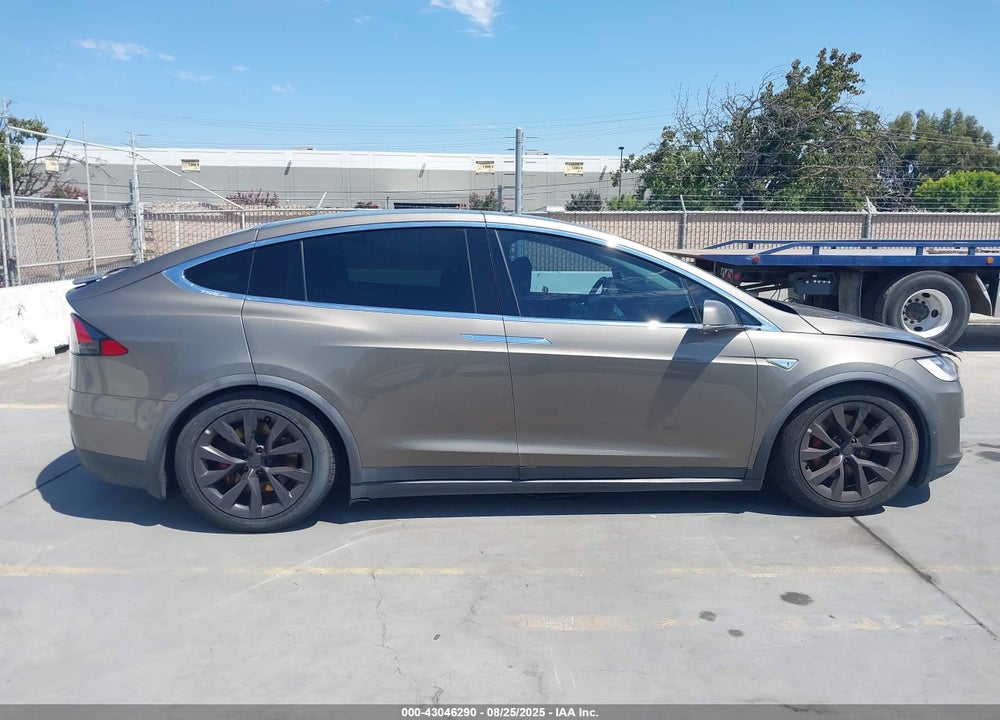 2016 TESLA MODEL X VIN: 5YJXCAE42GF002173