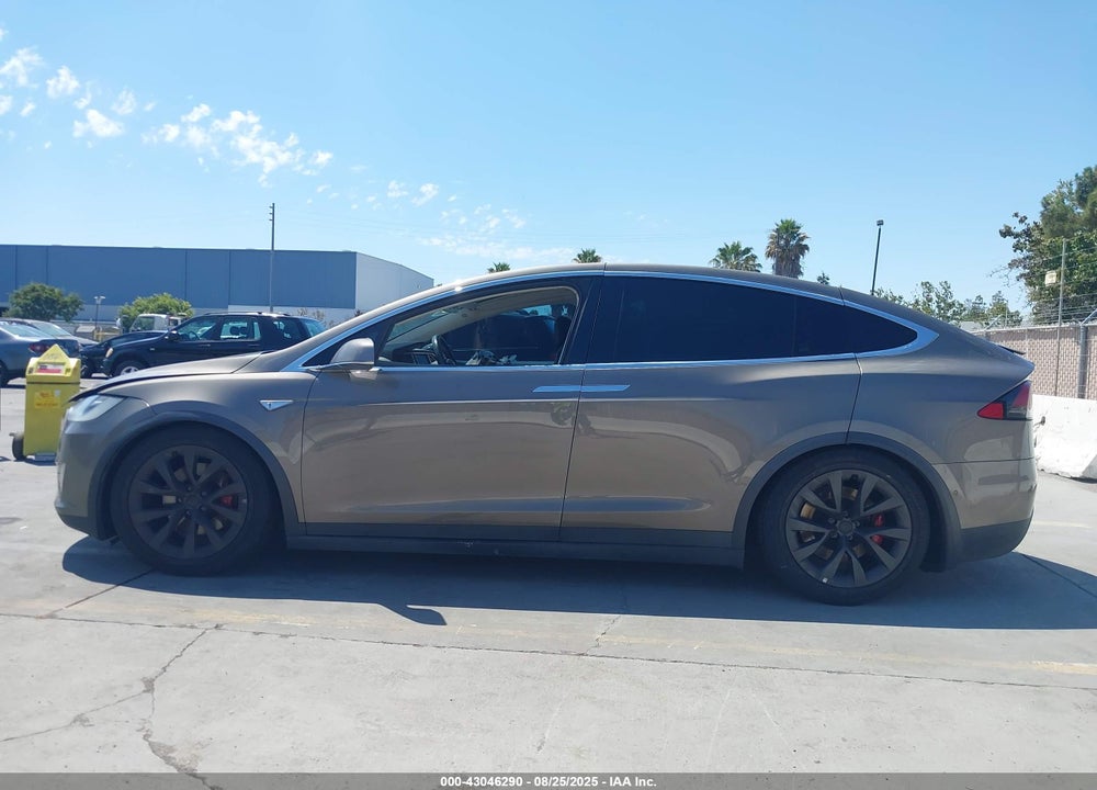 2016 TESLA MODEL X VIN: 5YJXCAE42GF002173