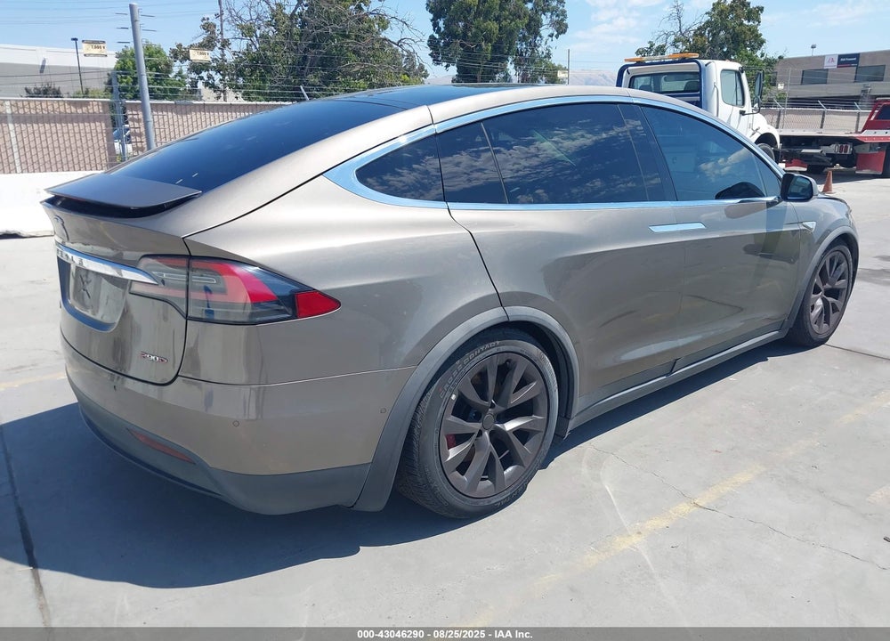 2016 TESLA MODEL X VIN: 5YJXCAE42GF002173