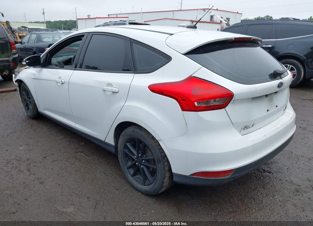 2015 FORD FOCUS SE VIN: 1FADP3K29FL383205