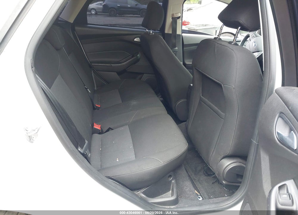 2015 FORD FOCUS SE VIN: 1FADP3K29FL383205