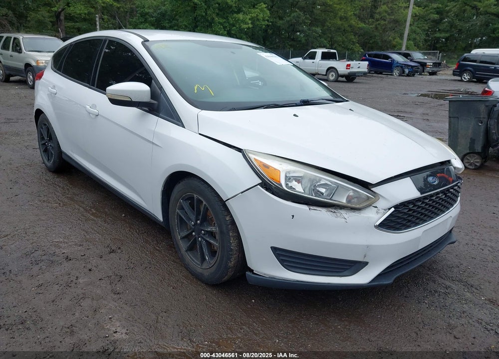 2015 FORD FOCUS SE VIN: 1FADP3K29FL383205