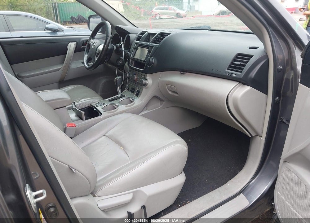 2013 TOYOTA HIGHLANDER VIN: 5TDBK3EH7DS184715