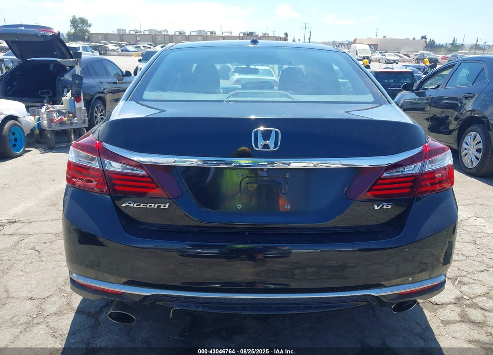 2017 HONDA ACCORD VIN: 1HGCR3F81HA015549