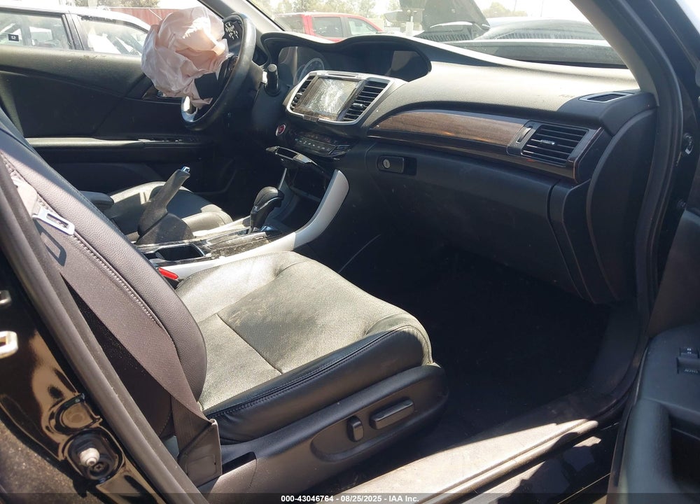 2017 HONDA ACCORD VIN: 1HGCR3F81HA015549