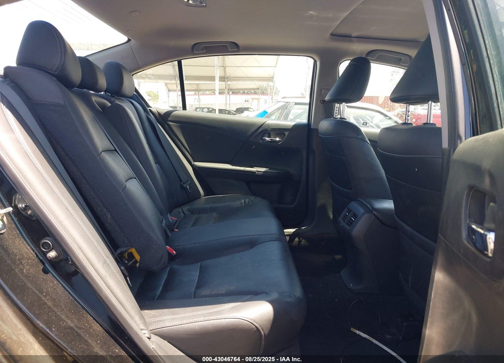 2017 HONDA ACCORD VIN: 1HGCR3F81HA015549