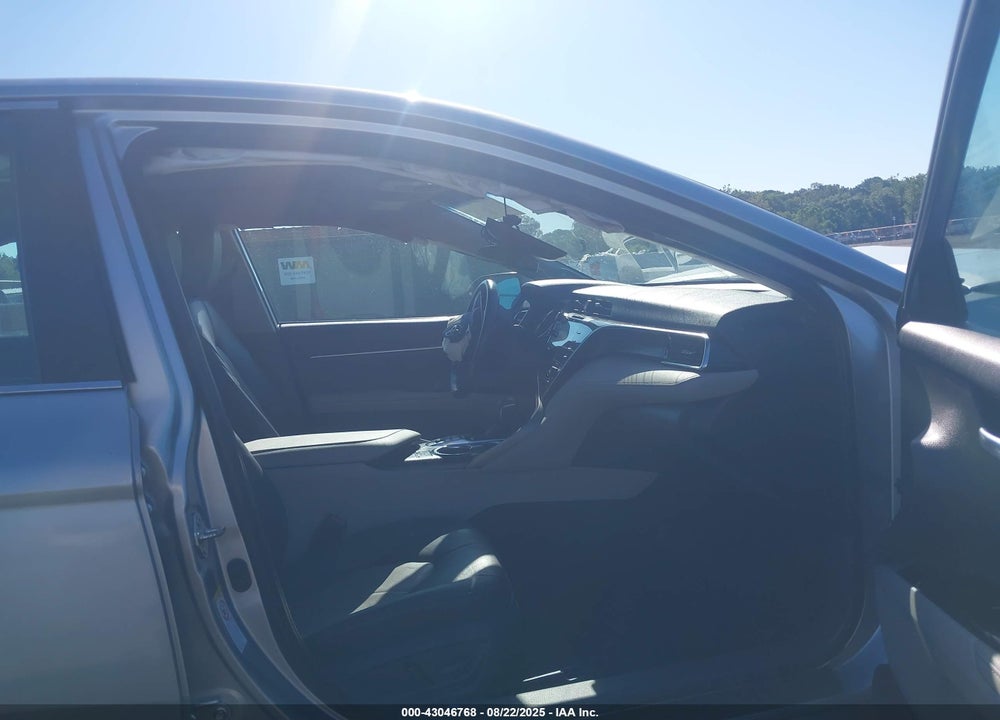 2018 TOYOTA CAMRY VIN: 4T1B11HK2JU073054