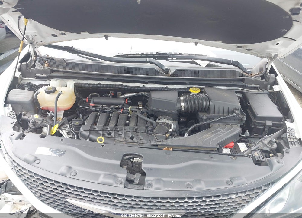 2017 CHRYSLER PACIFICA TOURING L VIN: 2C4RC1BG5HR523059