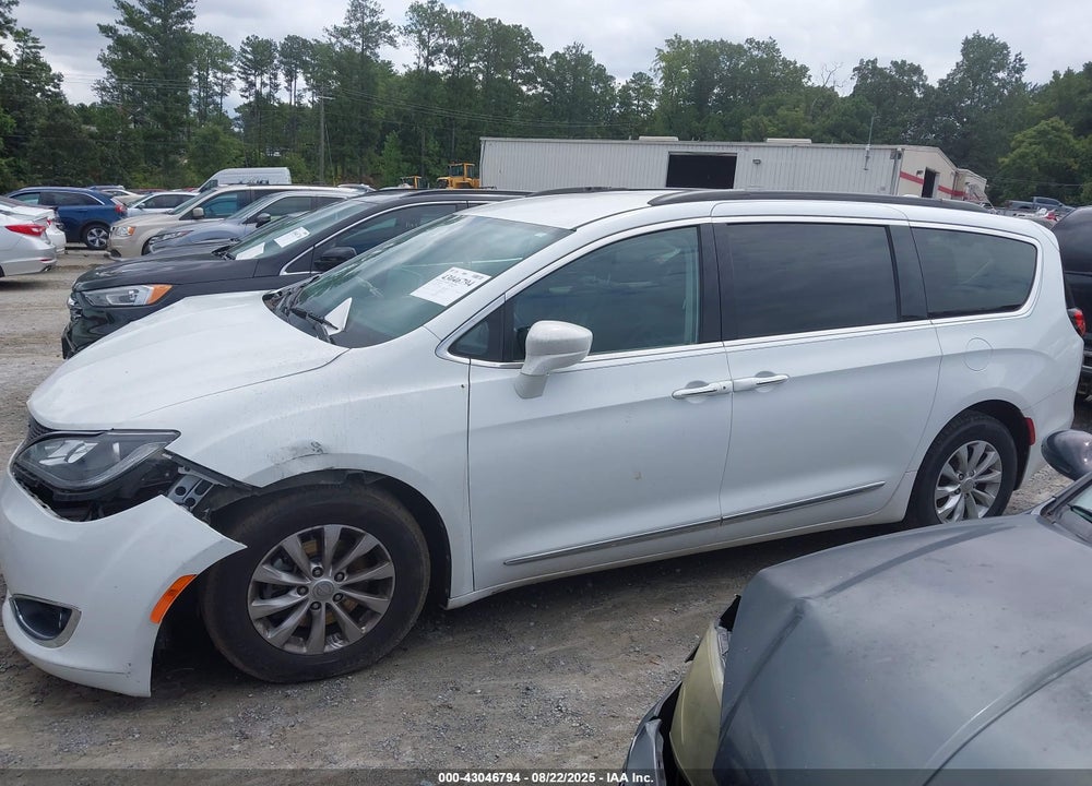 2017 CHRYSLER PACIFICA TOURING L VIN: 2C4RC1BG5HR523059