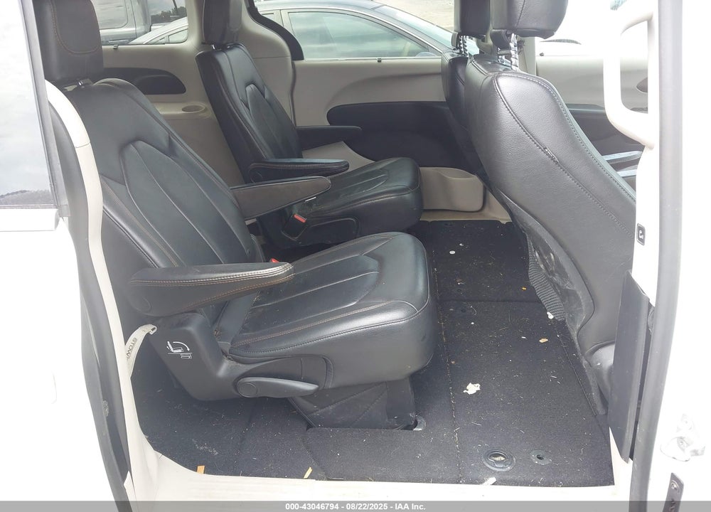 2017 CHRYSLER PACIFICA TOURING L VIN: 2C4RC1BG5HR523059