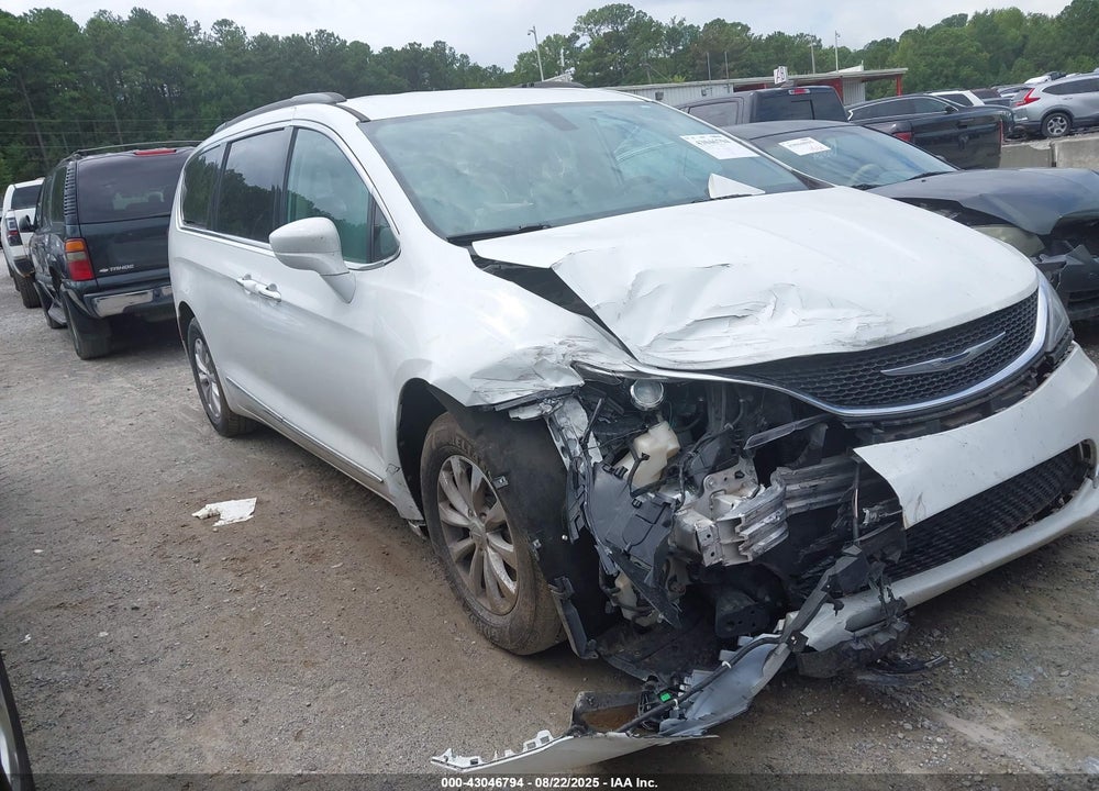 2017 CHRYSLER PACIFICA TOURING L VIN: 2C4RC1BG5HR523059