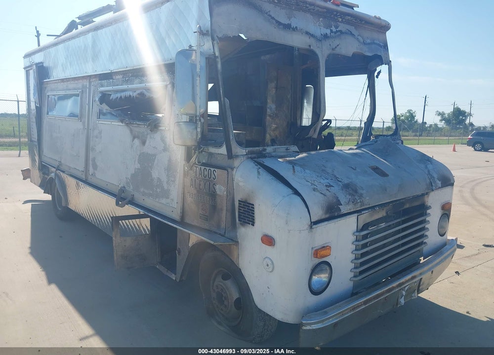 1985 CHEVROLET P30 VIN: 1GBHP32M2F3328337