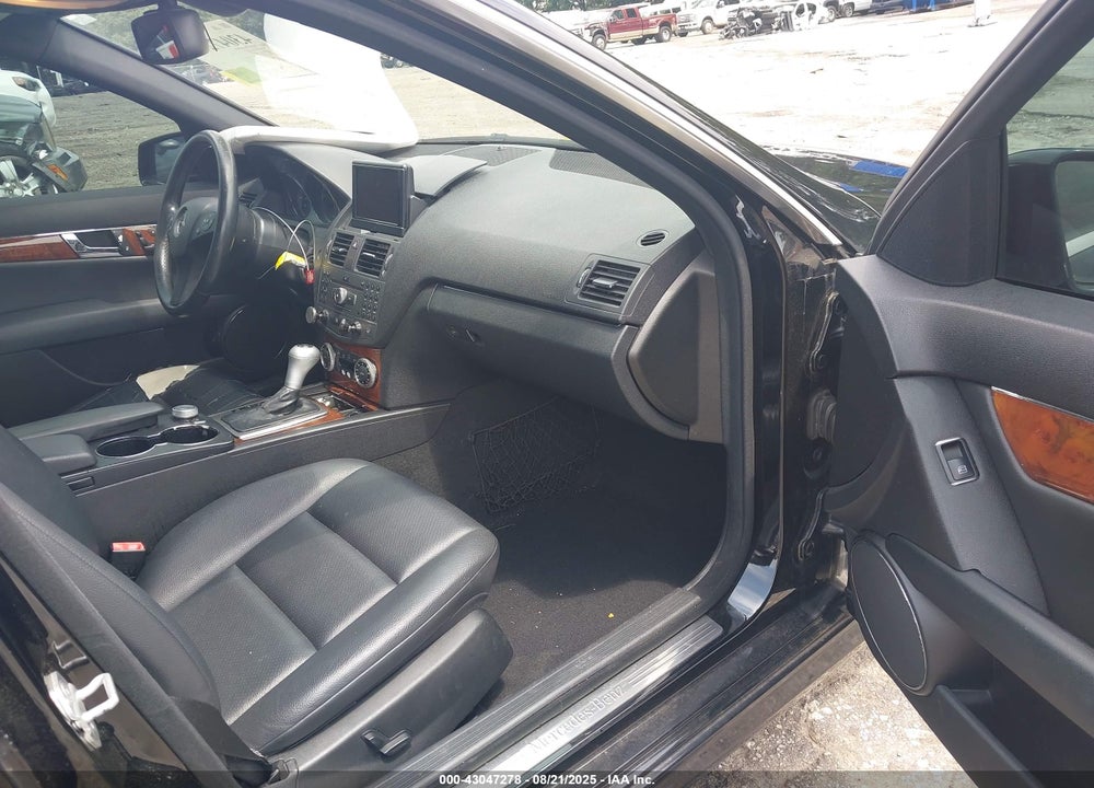 2011 MERCEDES-BENZ C CLASS VIN: WDDGF5EB4BR171987